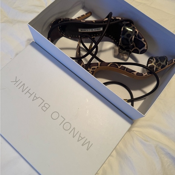 Manolo Blahnik Estro giraffe-print ankle-tie sandals - Picture 4 of 6